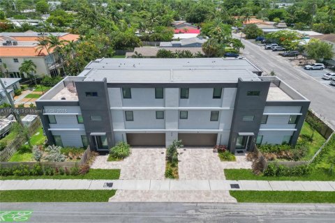 Townhouse in Fort Lauderdale, Florida 4 bedrooms, 244.61 sq.m. № 1823868 - photo 1