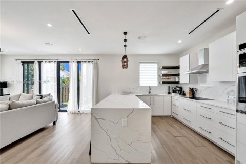 Townhouse in Fort Lauderdale, Florida 4 bedrooms, 244.61 sq.m. № 1823868 - photo 13