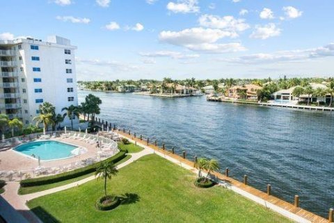 Condo in Boca Raton, Florida, 2 bedrooms № 1225624 - photo 1