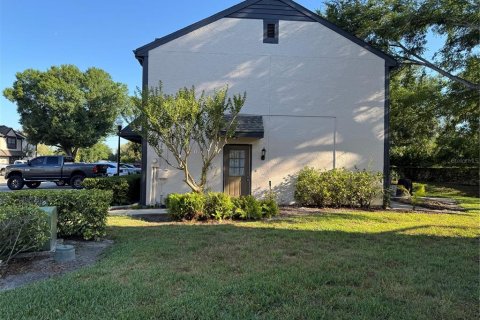 Townhouse in Tampa, Florida 2 bedrooms, 83.24 sq.m. № 2231790 - photo 4