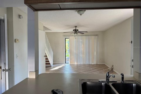 Townhouse in Tampa, Florida 2 bedrooms, 83.24 sq.m. № 2231790 - photo 2