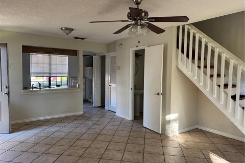 Townhouse in Tampa, Florida 2 bedrooms, 83.24 sq.m. № 2231790 - photo 3