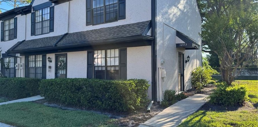 Townhouse in Tampa, Florida 2 bedrooms, 83.24 sq.m. № 2231790