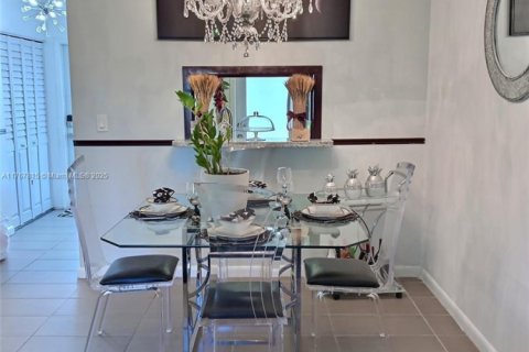 Condo in Lauderhill, Florida, 2 bedrooms  № 1752837 - photo 11