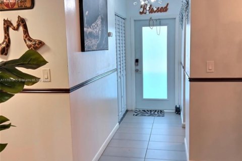 Condo in Lauderhill, Florida, 2 bedrooms  № 1752837 - photo 4