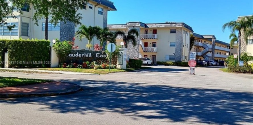 Condo in Lauderhill, Florida, 2 bedrooms  № 1752837