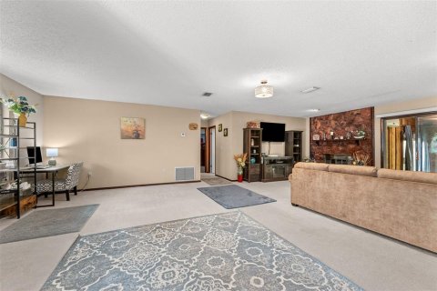 Villa ou maison à vendre à Eustis, Floride: 4 chambres, 263.38 m2 № 2383539 - photo 15