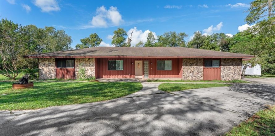 Villa ou maison à Eustis, Floride 4 chambres, 263.38 m2 № 2383539