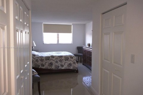 Condominio en venta en North Miami Beach, Florida, 1 dormitorio, 75.44 m2 № 1071054 - foto 13