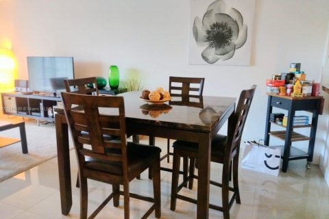 Condominio en venta en North Miami Beach, Florida, 1 dormitorio, 75.44 m2 № 1071054 - foto 5