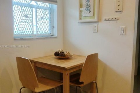 Condominio en venta en North Miami Beach, Florida, 1 dormitorio, 75.44 m2 № 1071054 - foto 10