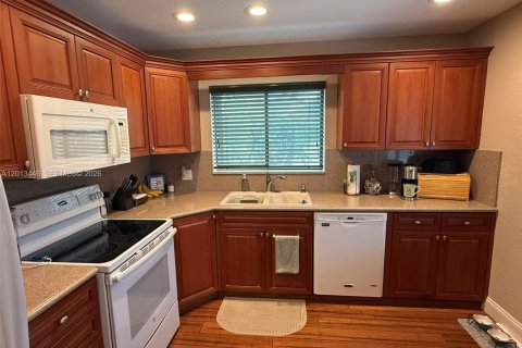 Condo in Palm Beach Gardens, Florida, 3 bedrooms  № 2075804 - photo 10