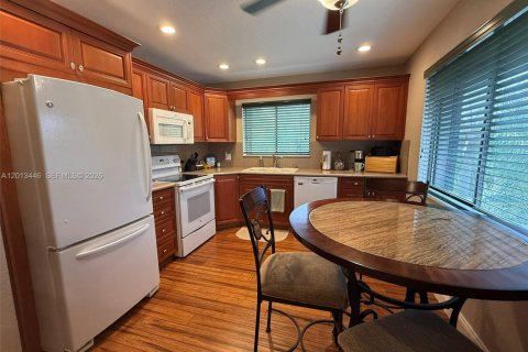 Condo in Palm Beach Gardens, Florida, 3 bedrooms  № 2075804 - photo 5