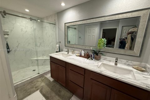 Condo in Palm Beach Gardens, Florida, 3 bedrooms  № 2075804 - photo 25