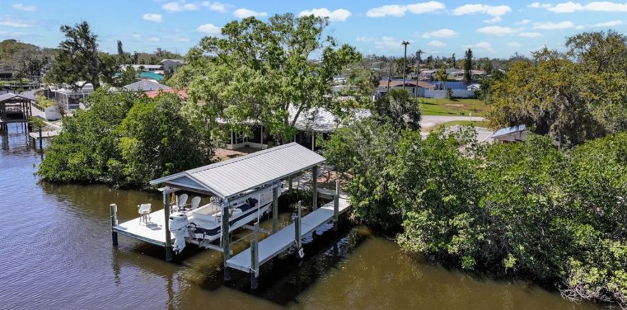 House in Ruskin, Florida 2 bedrooms, 101.45 sq.m. № 1723887