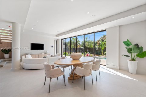 Купить виллу или дом в Майами, Флорида 5 спален, 362.69м2, № 2050357 - фото 16