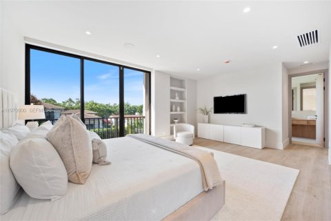 Купить виллу или дом в Майами, Флорида 5 спален, 362.69м2, № 2050357 - фото 21