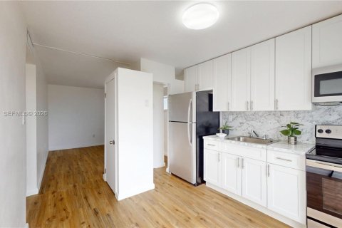 Apartment in Miami, Florida 2 bedrooms, 3633.97 sq.m. № 2063154 - photo 6