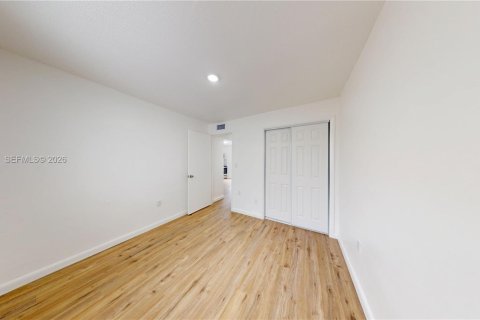 Apartment in Miami, Florida 2 bedrooms, 3633.97 sq.m. № 2063154 - photo 17