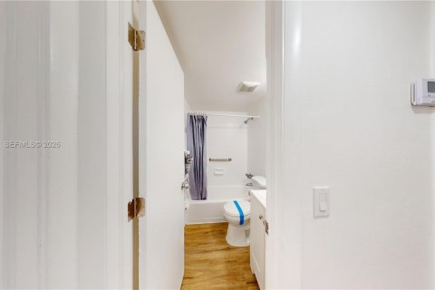 Apartment in Miami, Florida 2 bedrooms, 3633.97 sq.m. № 2063154 - photo 10