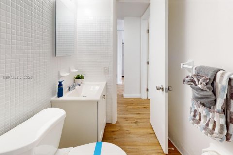 Apartment in Miami, Florida 2 bedrooms, 3633.97 sq.m. № 2063154 - photo 9