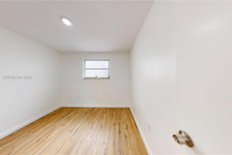 Apartment in Miami, Florida 2 bedrooms, 3633.97 sq.m. № 2063154 - photo 15