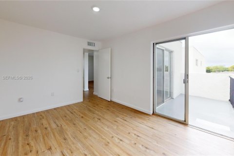 Apartment in Miami, Florida 2 bedrooms, 3633.97 sq.m. № 2063154 - photo 12