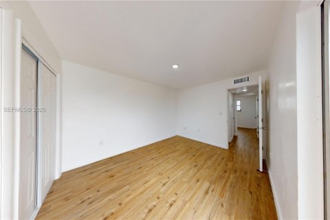 Apartment in Miami, Florida 2 bedrooms, 3633.97 sq.m. № 2063154 - photo 14