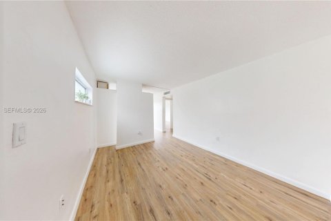 Apartment in Miami, Florida 2 bedrooms, 3633.97 sq.m. № 2063154 - photo 8