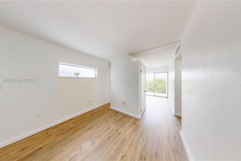 Apartment in Miami, Florida 2 bedrooms, 3633.97 sq.m. № 2063154 - photo 7