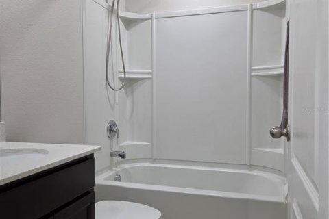 Villa ou maison à louer à Mascotte, Floride: 3 chambres, 115.57 m2 № 2425336 - photo 8