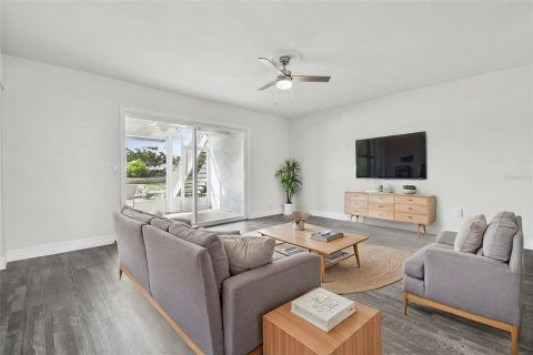 Condo in Tampa, Florida, 4 bedrooms  № 2100795 - photo 5