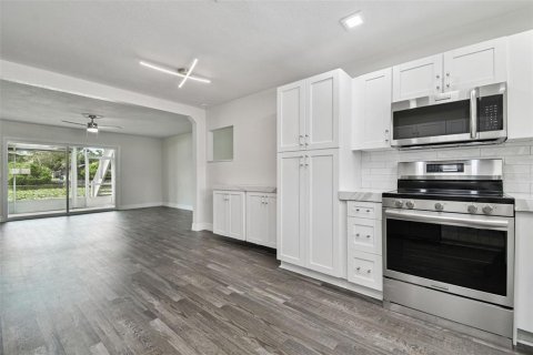 Condo in Tampa, Florida, 4 bedrooms  № 2100795 - photo 17