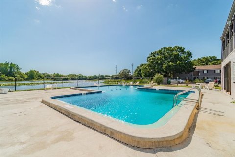 Condo in Tampa, Florida, 4 bedrooms  № 2100795 - photo 2
