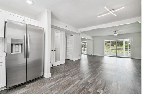 Condo in Tampa, Florida, 4 bedrooms  № 2100795 - photo 16