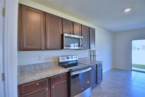 House in Winter Haven, Florida 5 bedrooms, 243.03 sq.m. № 1803494 - photo 9