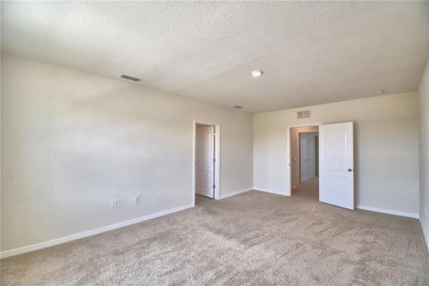 House in Winter Haven, Florida 5 bedrooms, 243.03 sq.m. № 1803494 - photo 23