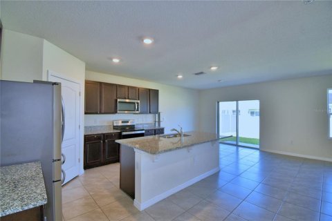 House in Winter Haven, Florida 5 bedrooms, 243.03 sq.m. № 1803494 - photo 6