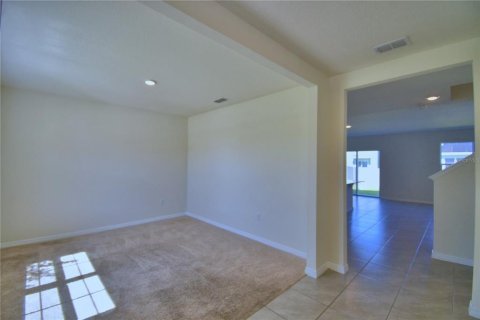 House in Winter Haven, Florida 5 bedrooms, 243.03 sq.m. № 1803494 - photo 2