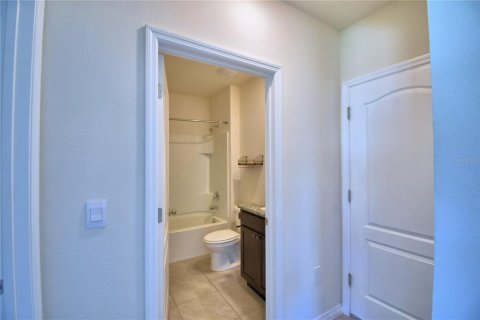House in Winter Haven, Florida 5 bedrooms, 243.03 sq.m. № 1803494 - photo 15