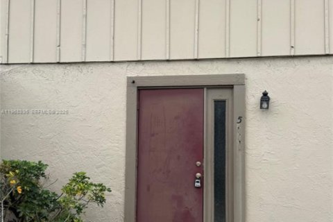 Condominio en Lauderhill, Florida, 2 dormitorios  № 2031745