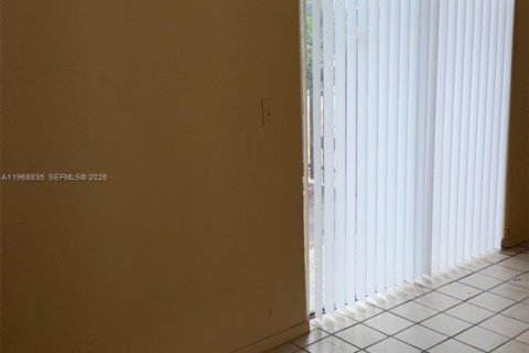 Condo in Lauderhill, Florida, 2 bedrooms  № 2031745 - photo 6