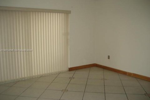 Copropriété à louer à Miami, Floride: 1 chambre, 65.87 m2 № 2307694 - photo 5