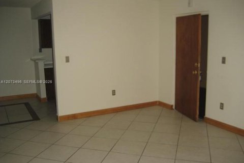 Copropriété à louer à Miami, Floride: 1 chambre, 65.87 m2 № 2307694 - photo 3