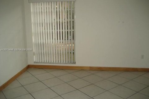 Copropriété à louer à Miami, Floride: 1 chambre, 65.87 m2 № 2307694 - photo 8