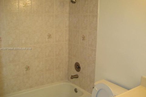 Copropriété à louer à Miami, Floride: 1 chambre, 65.87 m2 № 2307694 - photo 6