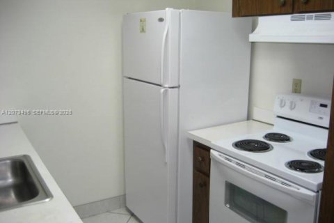 Copropriété à louer à Miami, Floride: 1 chambre, 65.87 m2 № 2307694 - photo 2