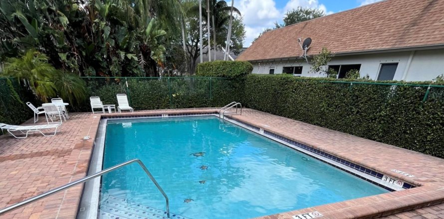 Adosado en Wellington, Florida 2 dormitorios, 102.19 m2 № 1077485