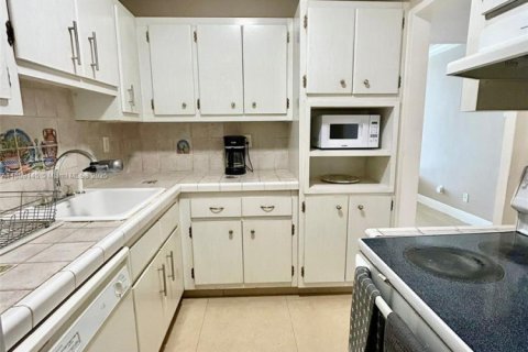 Copropriété à louer à Miami Beach, Floride: 1 chambre, 77.57 m2 № 1979527 - photo 4