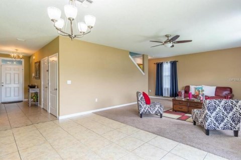 House in Winter Haven, Florida 4 bedrooms, 234.67 sq.m. № 1918406 - photo 5